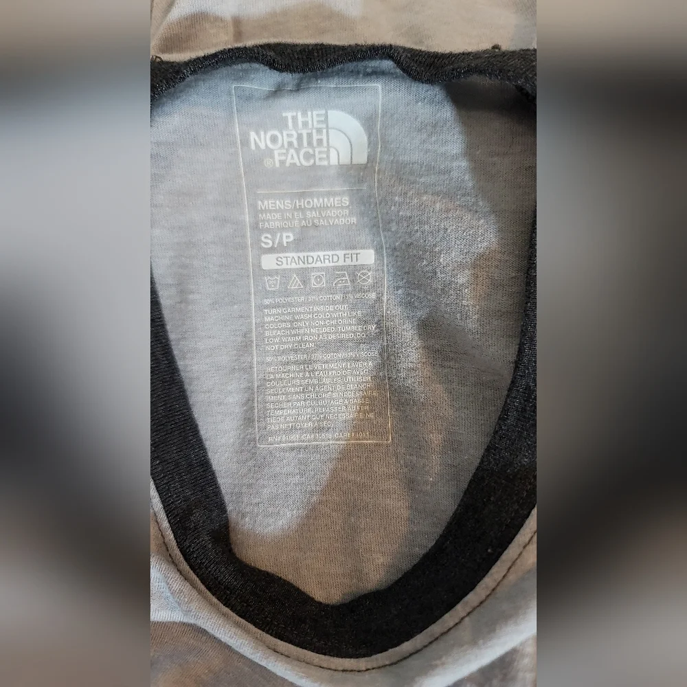 The‎ North Face Men's Light Gray and Charcoal Long Sleeve Tee